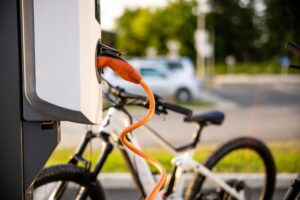 Como a evolução tecnológica das baterias está prolongando a autonomia das bikes elétricas