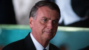 Bolsonaro terá privilégios de ex-chefe de Estado em eventual prisão no Exército