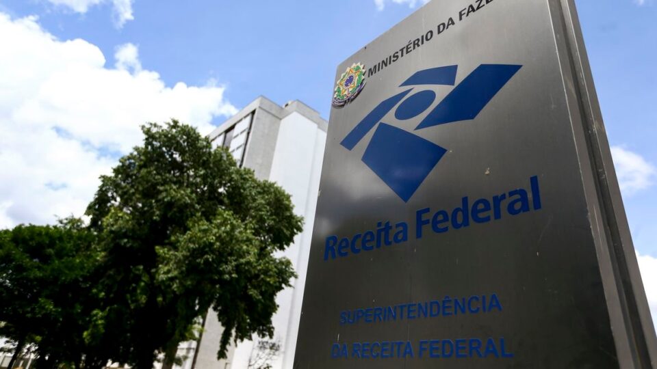 Greve de auditores reduz arrecadação e afeta comércio exterior