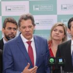 Haddad entrega 25 prioridades do governo para Hugo Motta