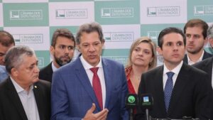 Haddad entrega 25 prioridades do governo para Hugo Motta