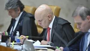 STF rejeita anular delação, mantém caso de Bolsonaro na turma e expõe divergência de Fux