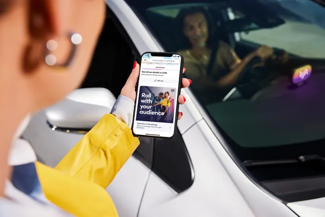 Lyft Media Teams com Stackadapt para publicidade programática no aplicativo