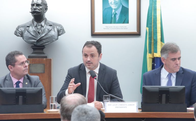 Apreciação de parecer. Dep. Albuquerque (REPUBLICANOS -RR); Dep. Glauber Braga (PSOL - RJ) e Dep. Leur Lomanto Junior (UNIÃO - BA)