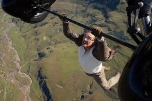 'Missão Impossível': as curiosas acrobacias de Tom Cruise - 22/05/2025 - Cinema e Séries