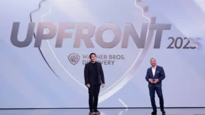 Como a Warner Bros. Discovery está deixando as marcas tocarem 'Newstalgia' para seu IP
