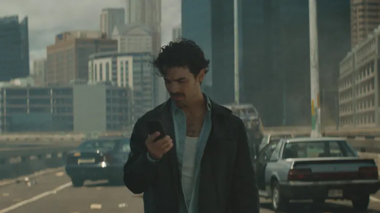 Heineken promove um mundo sem mídia social com criadores, Joe Jonas