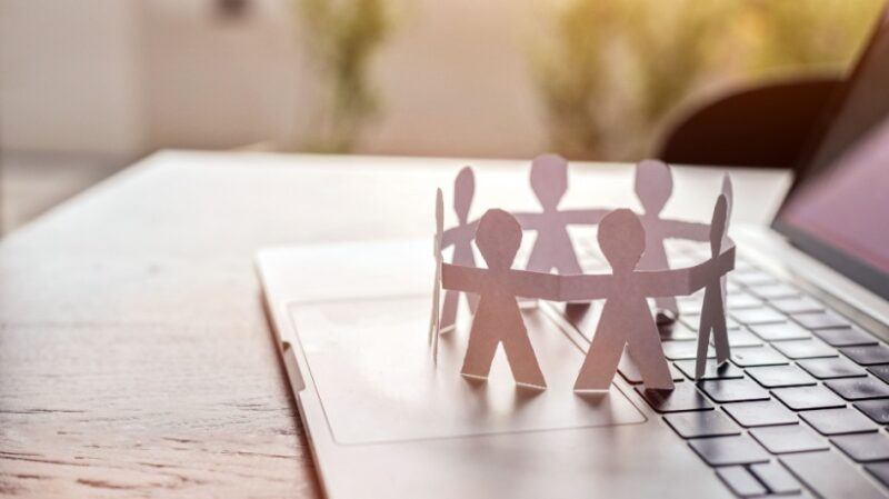 Comunidade online engajada: maneiras de construir uma para o seu curso