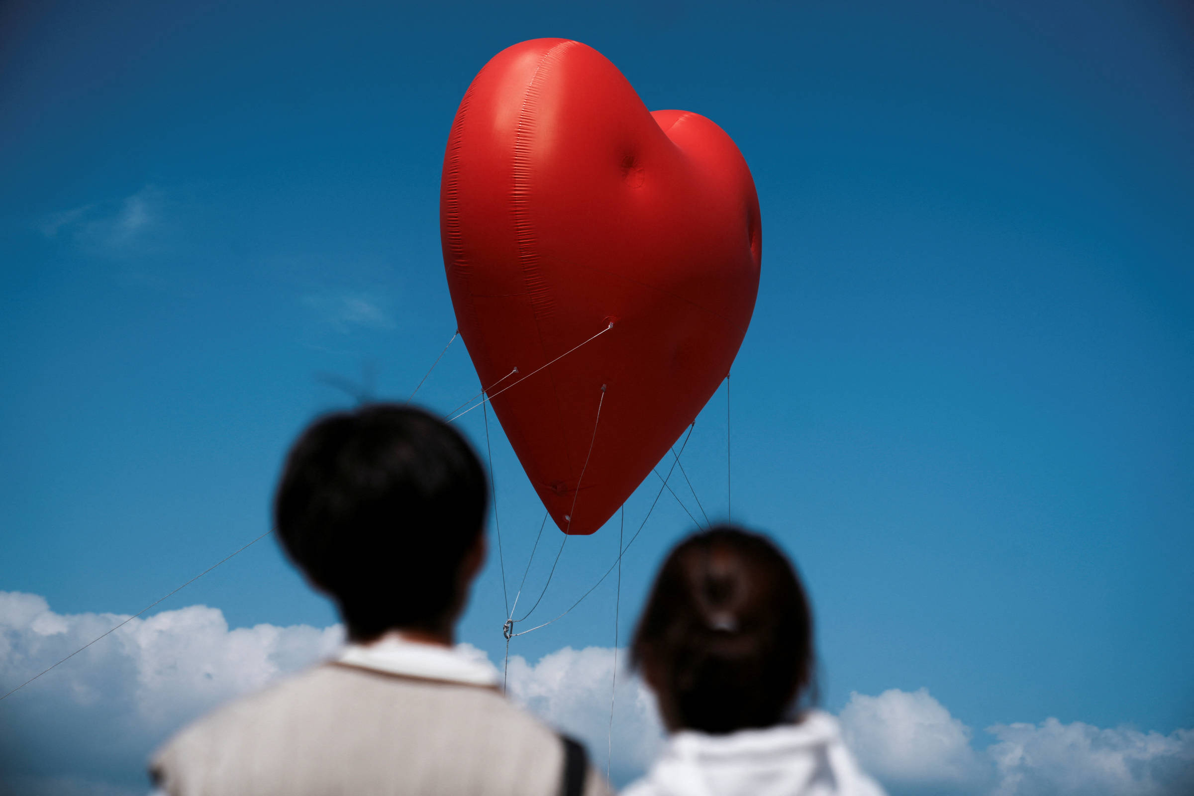 Como não se sentir angustiada com o dia dos namorados? - 11/06/2025 - Amor Crônico