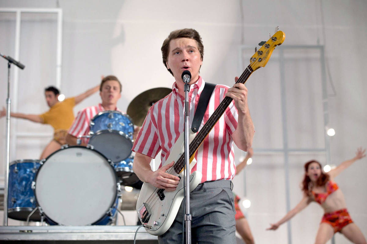 Paul Dano como Brian Wilson em cena do filme