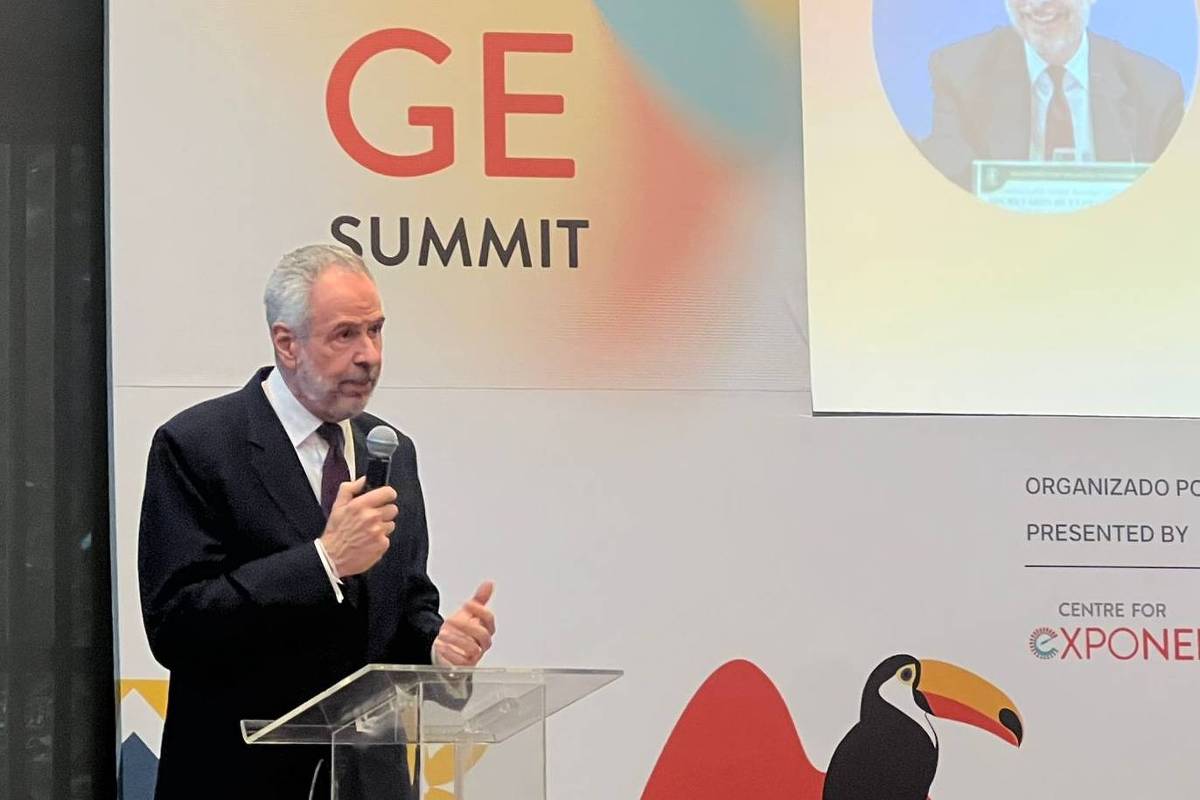 O presidente da COP30,  André Corrêa do Lago, durante o painel