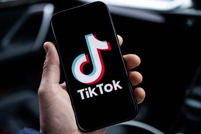 Tiktok traz conjunto expandido de ferramentas generativas de anúncios AI para WPP, Adobe