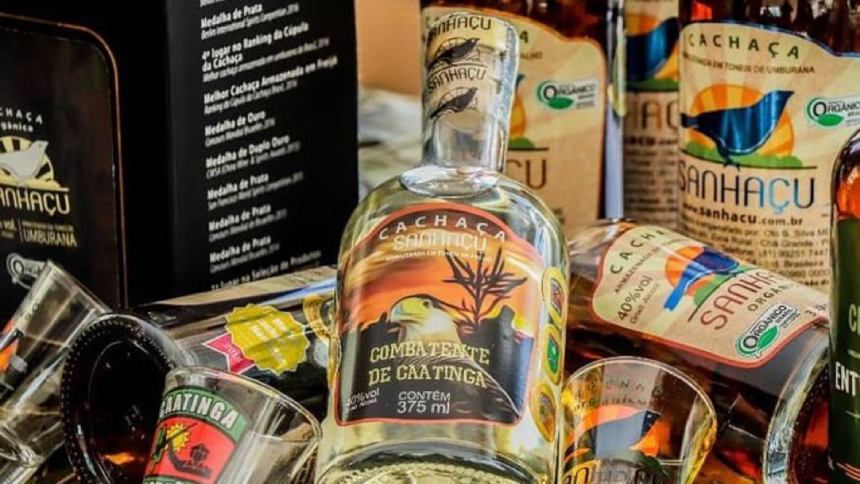A elegância discreta da cachaça avança entre as mulheres