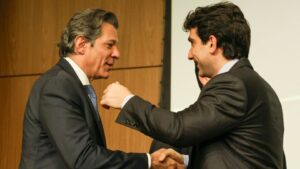 Tarifaço alivia inflação, mas cenário fiscal impede corte da Selic