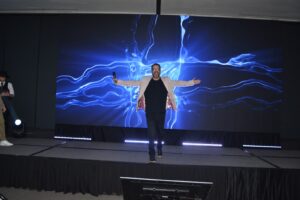 Tucco - o Mestre de Cerimônias.