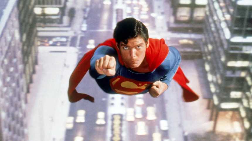 Para o alto e avante: Superman volta à essência e à fórmula de sucesso (ingênuo e otimista)