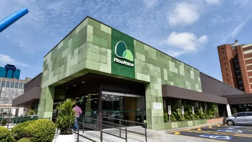 GPA interrompe aberturas de lojas (culpa da Selic) e passa a apostar no e-commerce