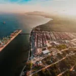 Porto Itapoá movimenta 73 mil contêineres em julho, registrando a segunda maior movimentação mensal do ano.