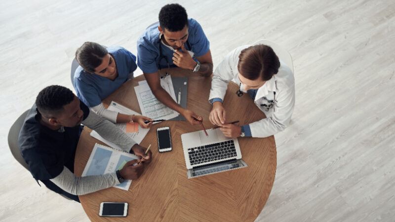 Programas de treinamento em saúde transformando a prontidão da força de trabalho