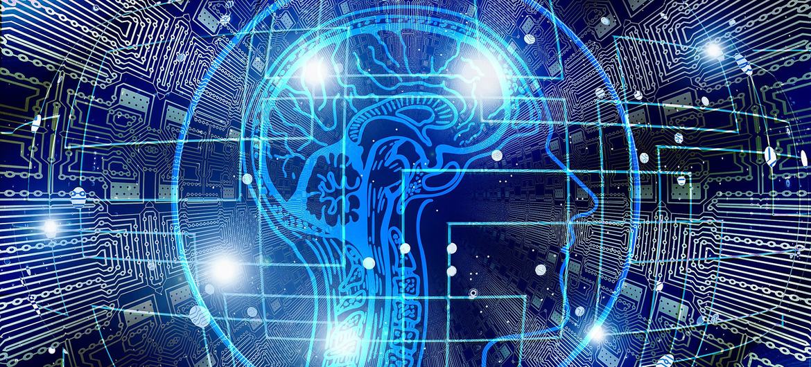 Visualização de Inteligência Artificial combinando um esquema de cérebro humano com uma placa de circuito