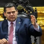 O presidente do Senado, Davi Alcolumbre (União-AP): senadores podem votar nesta quarta-feira (20) PEC que retira precatórios da regra fiscal e permite "calote" de estados e municípios.