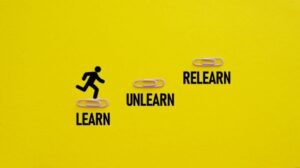 Combinando prática de repetição e recuperação espaçada para alunos on-line