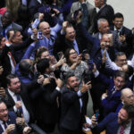 Como cada deputado votou na derrubada da “MP da Taxação”