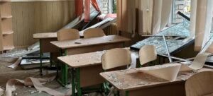 Uma sala de aula em Kiev, Ucrânia, em ruínas após ser atingida por um míssil (arquivo)