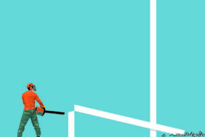 Pessoa vestindo capacete laranja com viseira, camiseta laranja e calça verde segura motosserra preta e laranja, olhando para estrutura branca abstrata contra fundo azul claro.