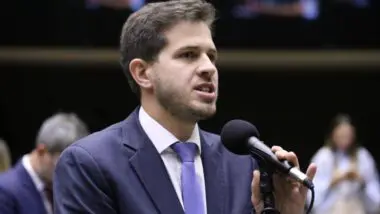 Câmara aprova aumento gradual de licença-paternidade para até 20 dias