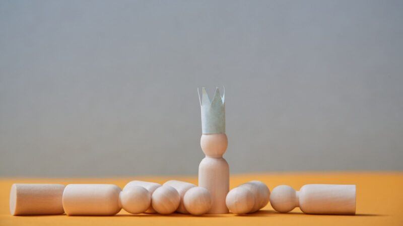 Impacto da dependência do fundador no crescimento e no compartilhamento de conhecimento