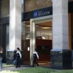 Além da suspeita de fraude do Banco Master, outros escândelos financeiros já levaram banqueiros à prisão no Brasil.