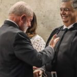 Dino freia acordão das emendas e reacende crise com Congresso