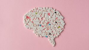 Como o cérebro constrói conhecimento: um guia para profissionais de eLearning