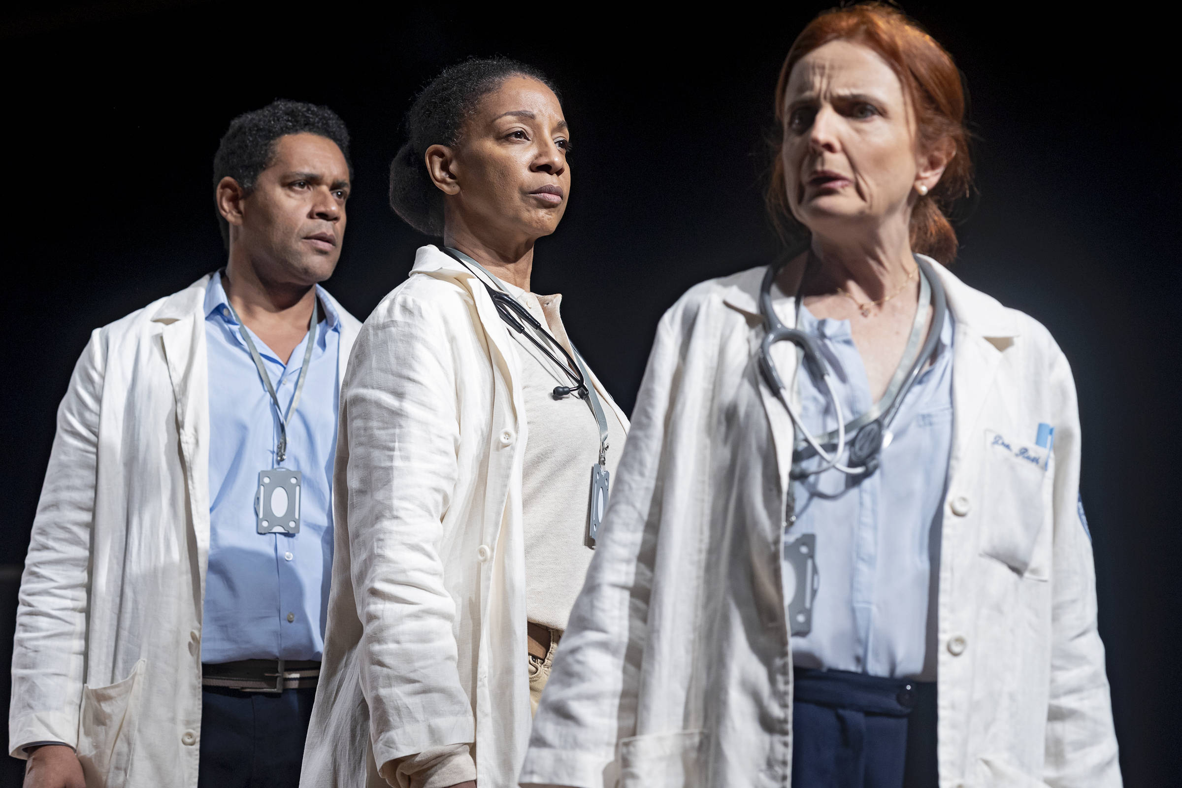 Teatro brasileiro: elencos numerosos e resistência - 26/12/2025 - Mise-en-scène