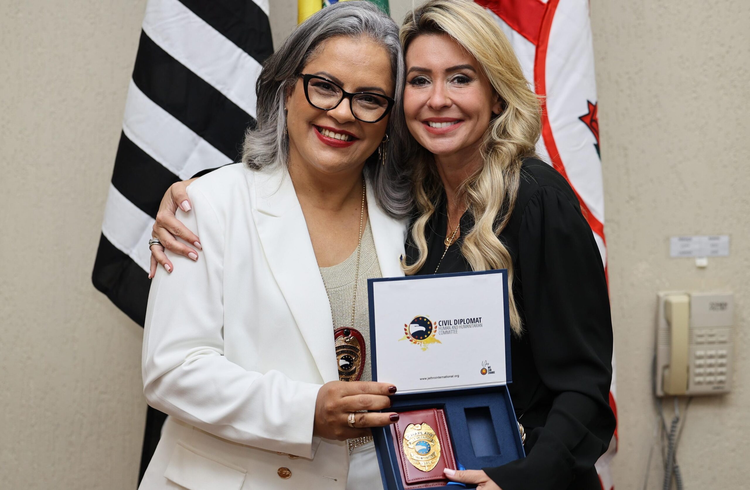 Andrea Muniz é Condecorada Diplomata Civil Humanitária em cerimônia que celebra compromisso social e cooperação internacional
