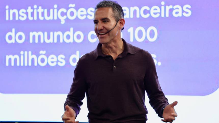 Internacionalização, licença bancária e “grande erro”: o que pensa David Vélez, do Nubank