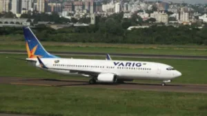 Boeing 737-800 da Varig no Aeroporto Salgado Filho, em Porto Alegre