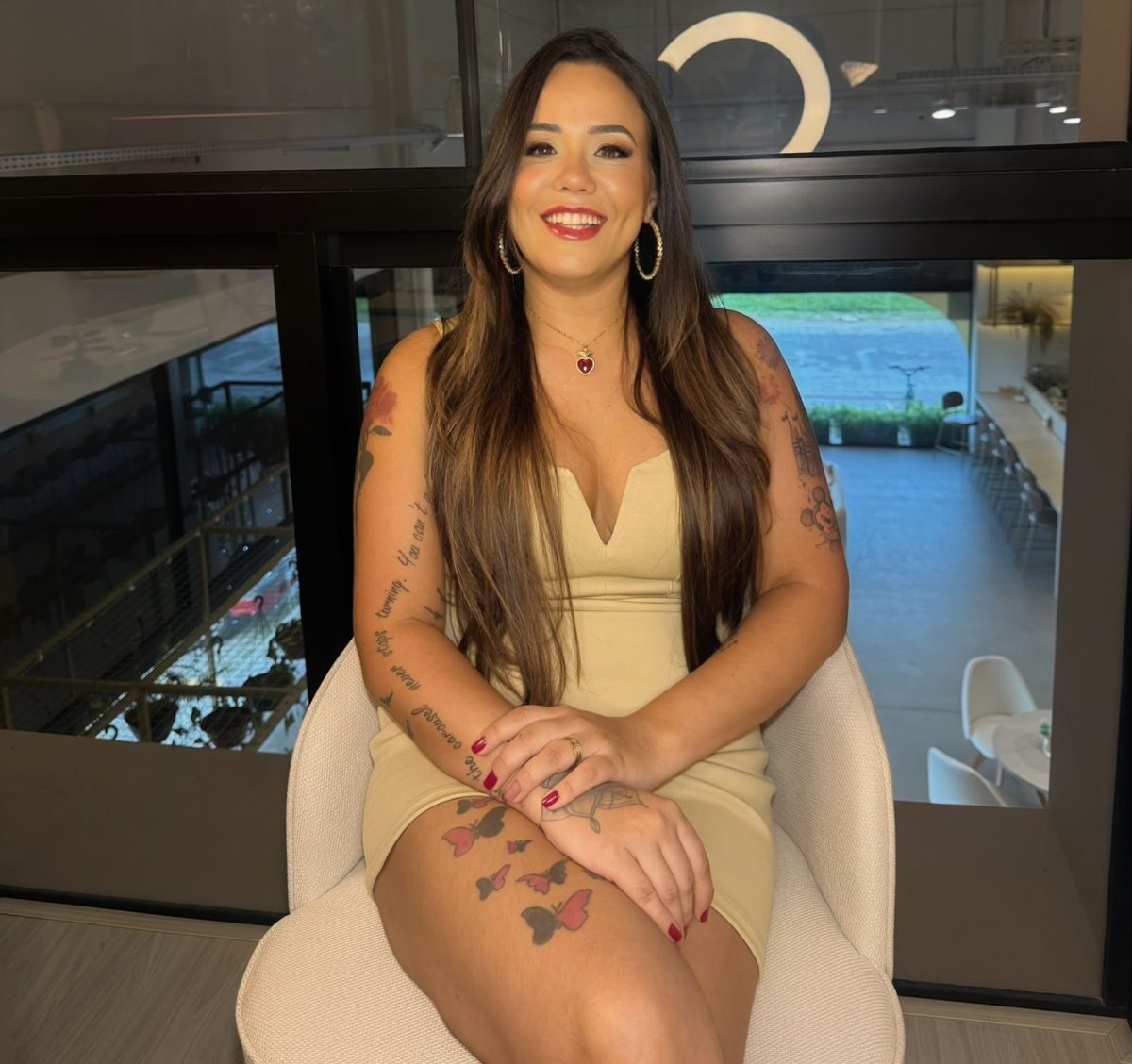 Enquanto o Brasil romantiza a espiritualidade, uma empresa fatura milhões organizando o invisível