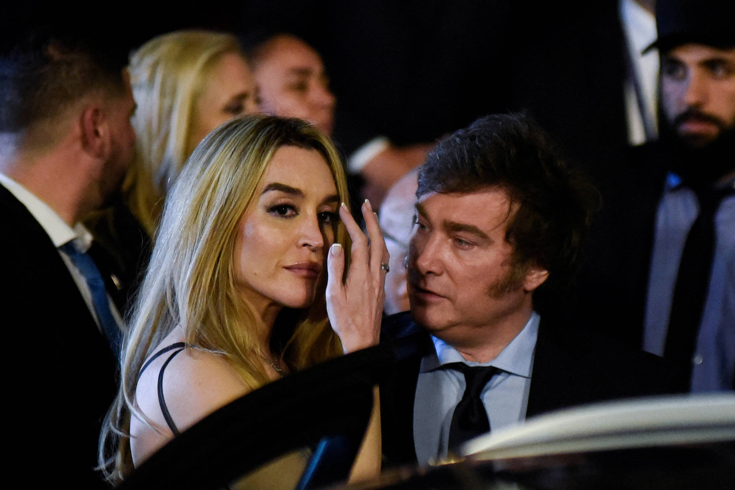 Milei canta ao lado de ex-namorada em show na Argentina – 28/01/2026 – Mundo