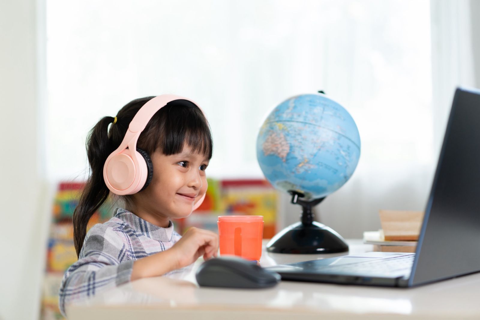 O crescimento do ensino bilíngue infantil amplia a demanda por educadores preparados no Brasil