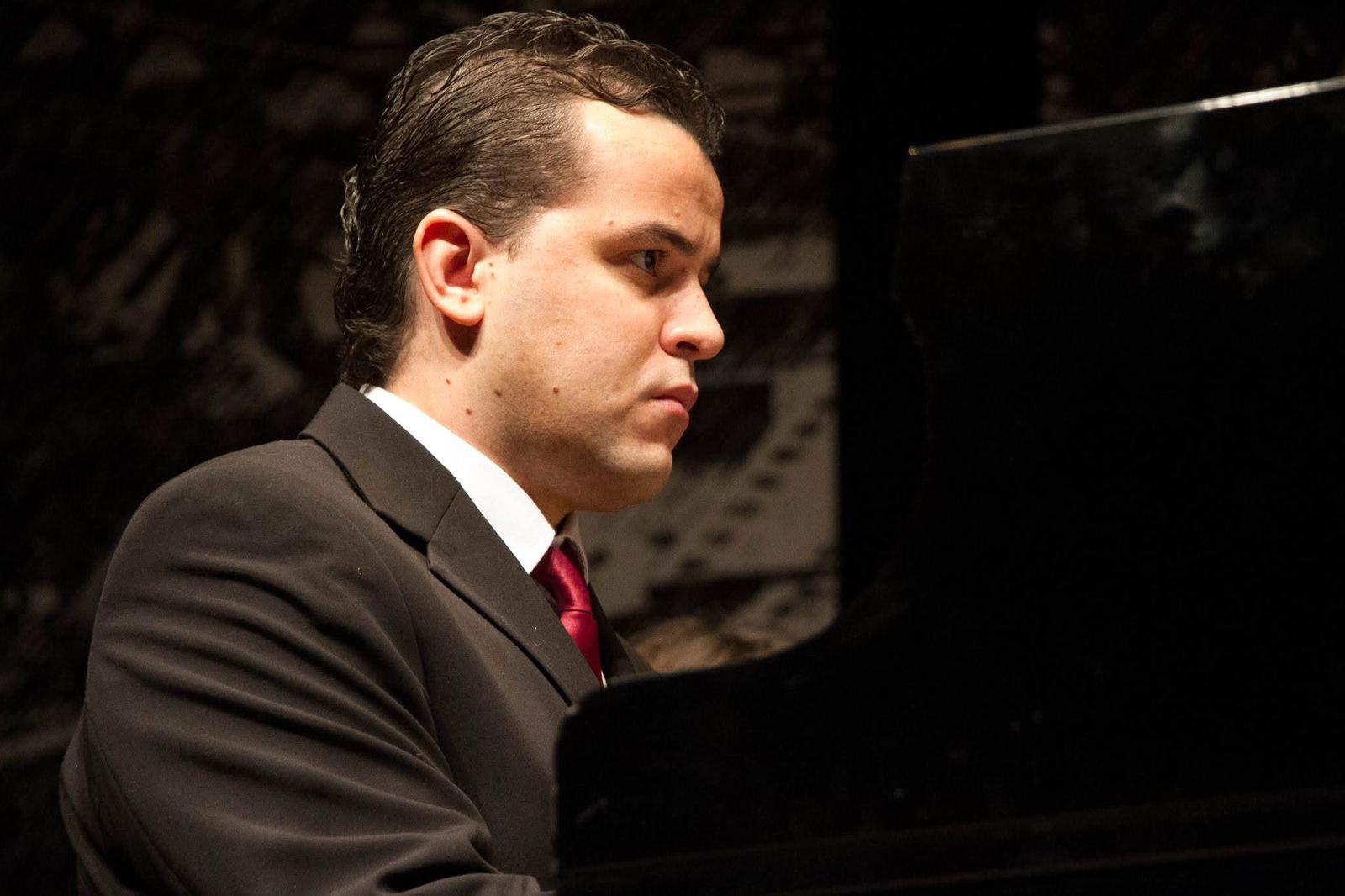 Projeto recoloca o piano no espaço escolar e reafirma a música clássica como formação coletiva