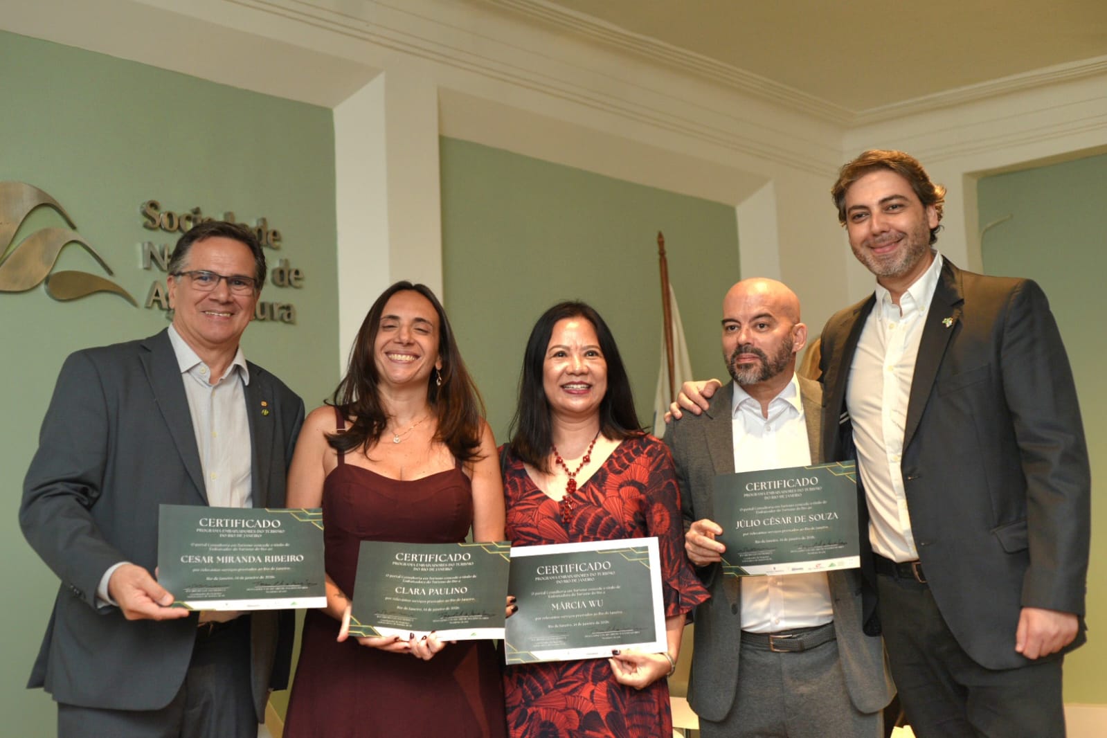 Embaixadores de turismo do Rio tomam posse em cerimônia inovadora