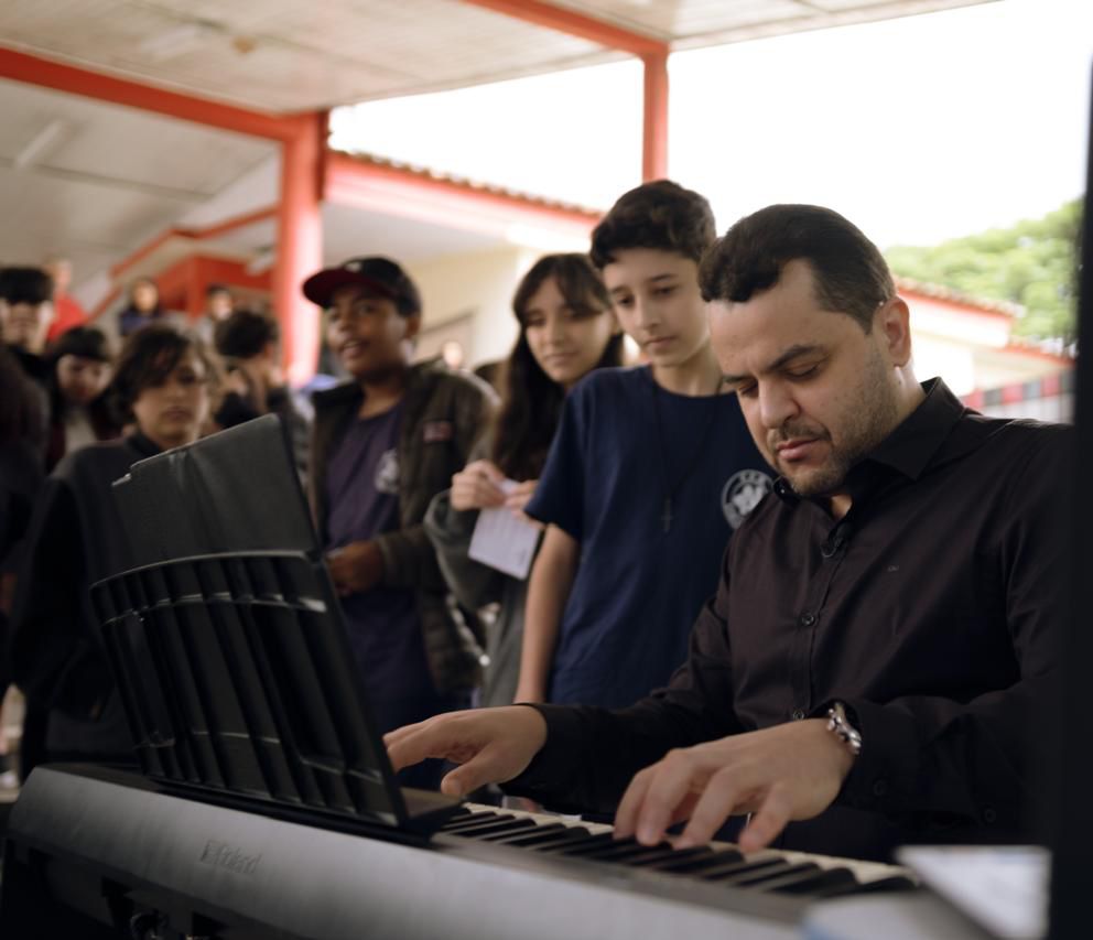 Quando a escola vira palco: um projeto que reposiciona a música clássica no presente