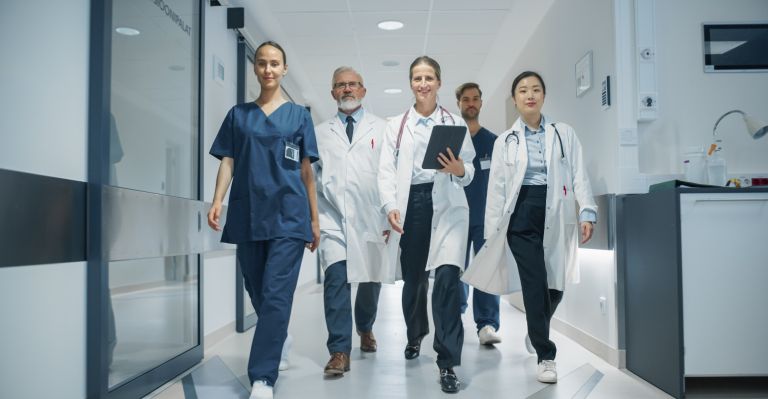 Carreiras híbridas ganham espaço na saúde e redesenham a atuação de profissionais no Brasil