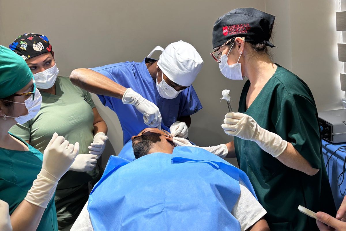 Dra. Lilian Pereira participa de internato internacional: peptídeos e cirurgias orofaciais