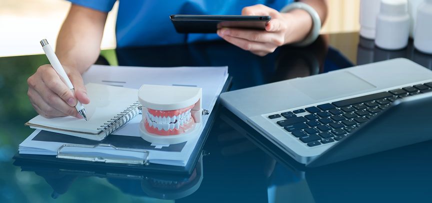 Gestão profissional transforma pequenas clínicas em negócios escaláveis no mercado odontológico