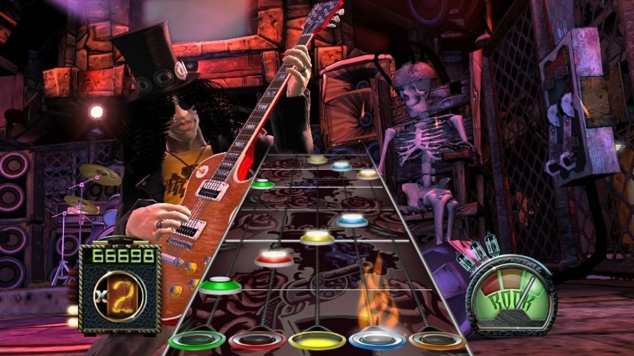 guitar-hero-iii-gameplay-com-personagem-estilo-slash-tocando-guitarra-em-palco-rock-com-interface-de-notas-coloridas-e-medidor-de-pontuacao-na-tela