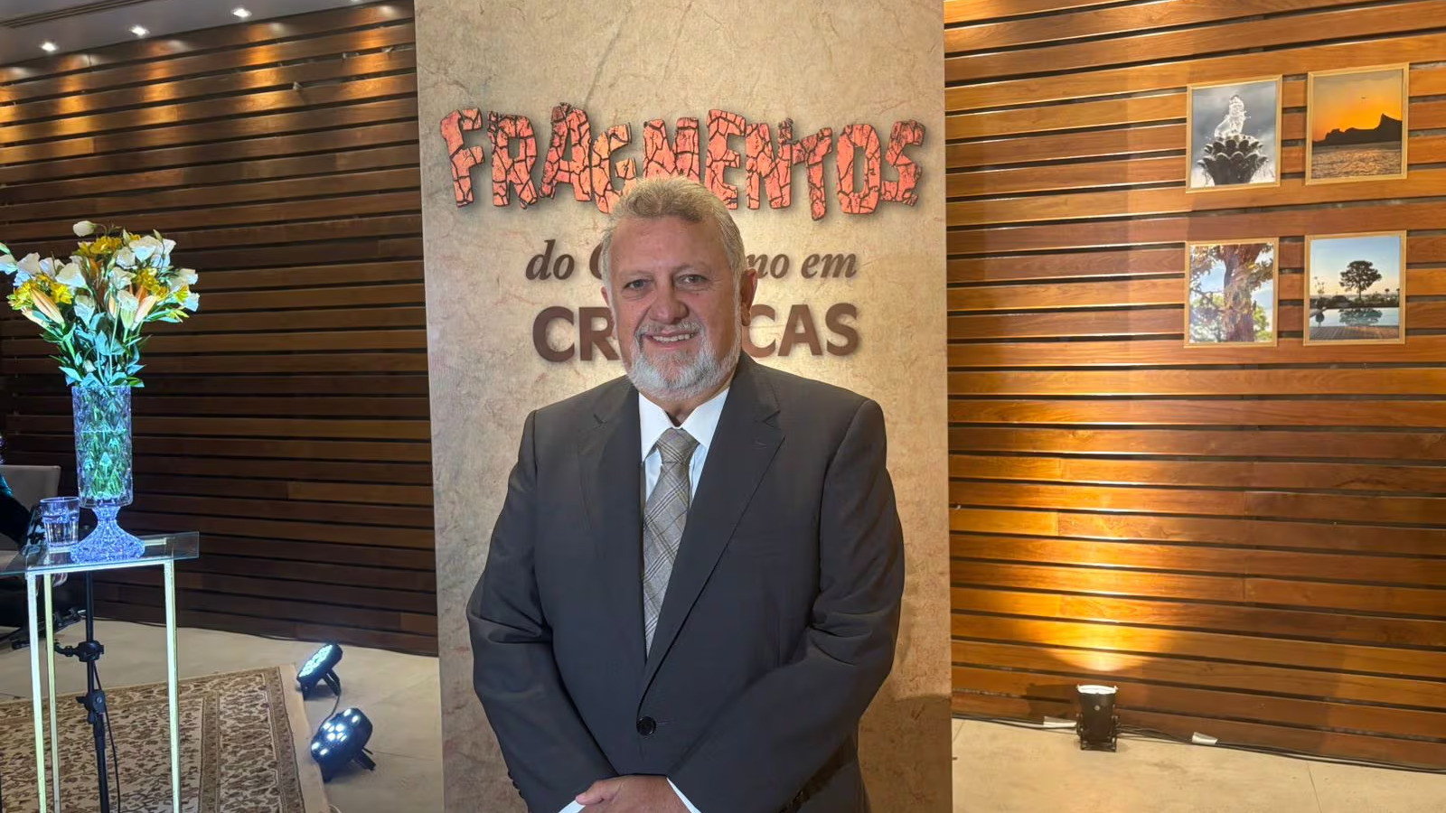Momento do lançamento de Fragmentos do Cotidiano em Crônicas, evento que reuniu convidados em Brasília e marcou a estreia da obra no circuito literário