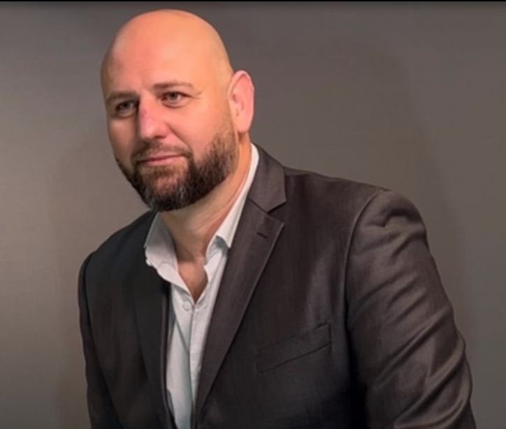 Ricardo Cattani se destaca ao ensinar estratégias para fechar negócios de alto valor na primeira negociação